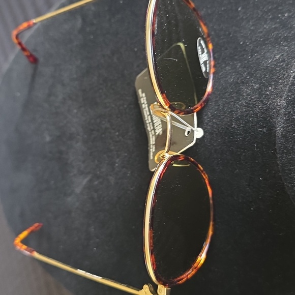 Bill Blass Sunglasses - Picture 3 of 7